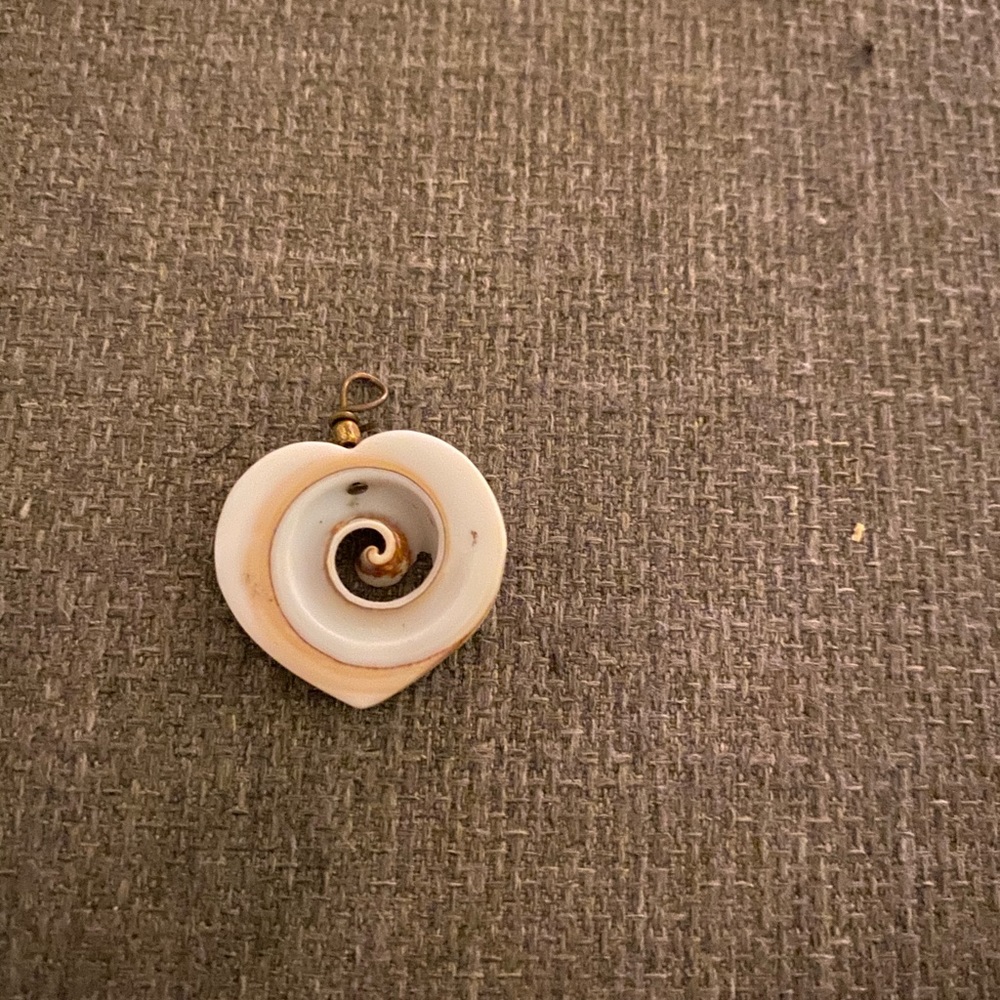 Hawaiian Heart Shell pendent necklace, Unique!